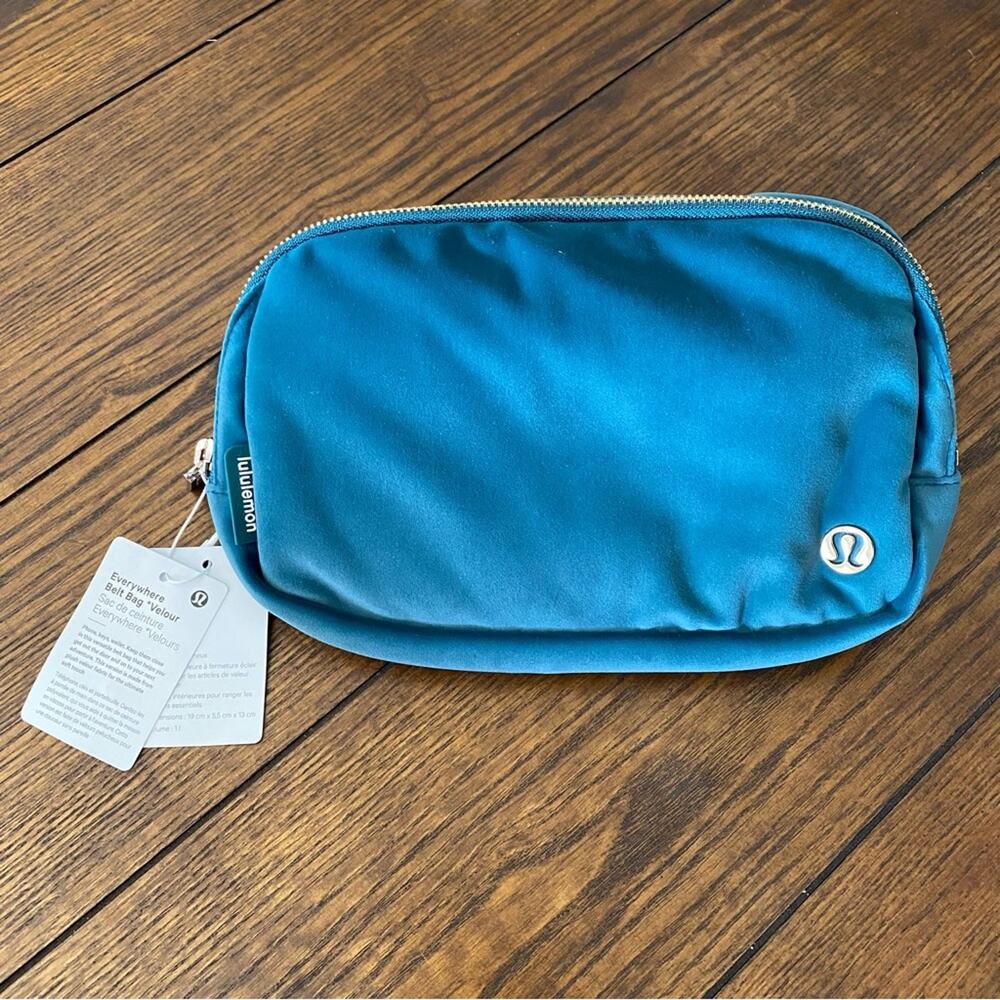LULULEMON Velour Everywhere Belt Crossbody Bag 1L in Green Jasper Gold